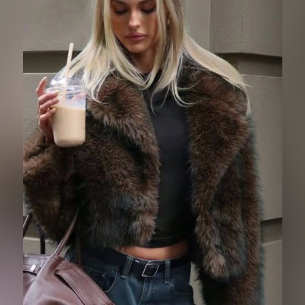 Regina Glenara by Glenoit Women's
Fur Shawl Luxurious Black Fur Coat